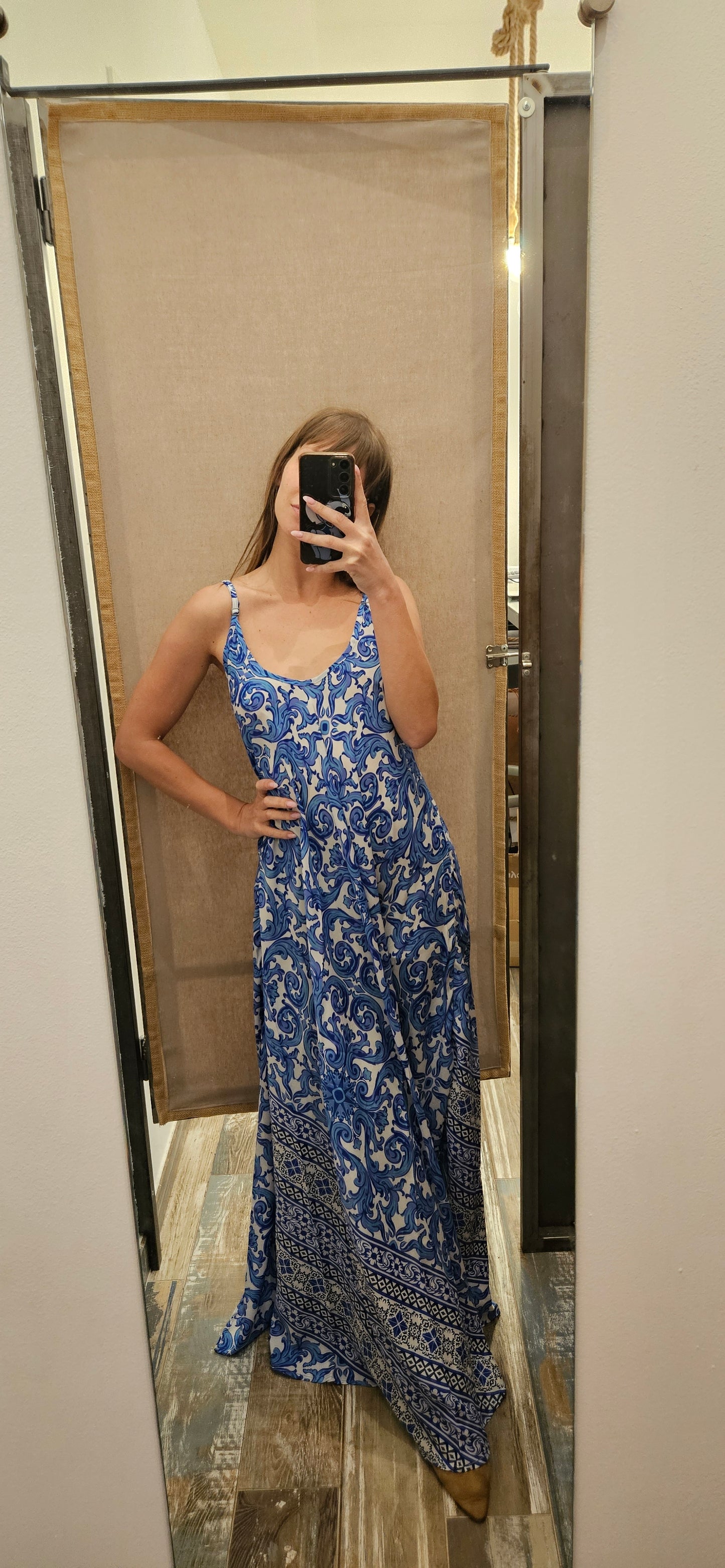 ABITO LUNGO STAMPATO CON SPALLINE