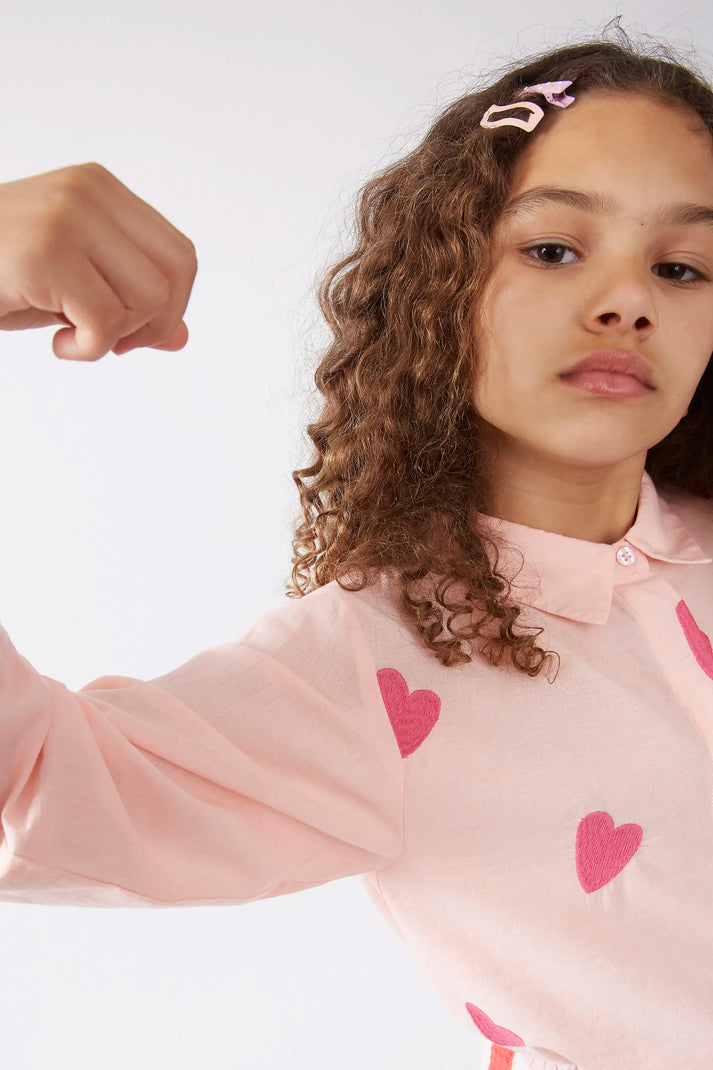 Camicia bambina con cuori ricamati rosa