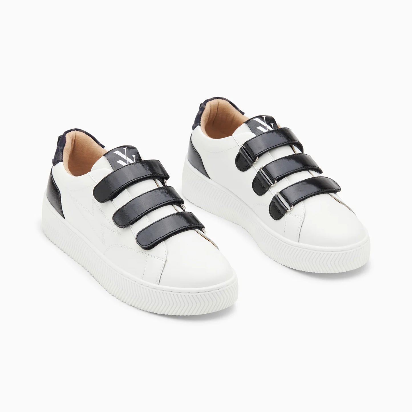 Baskets noires et blanches