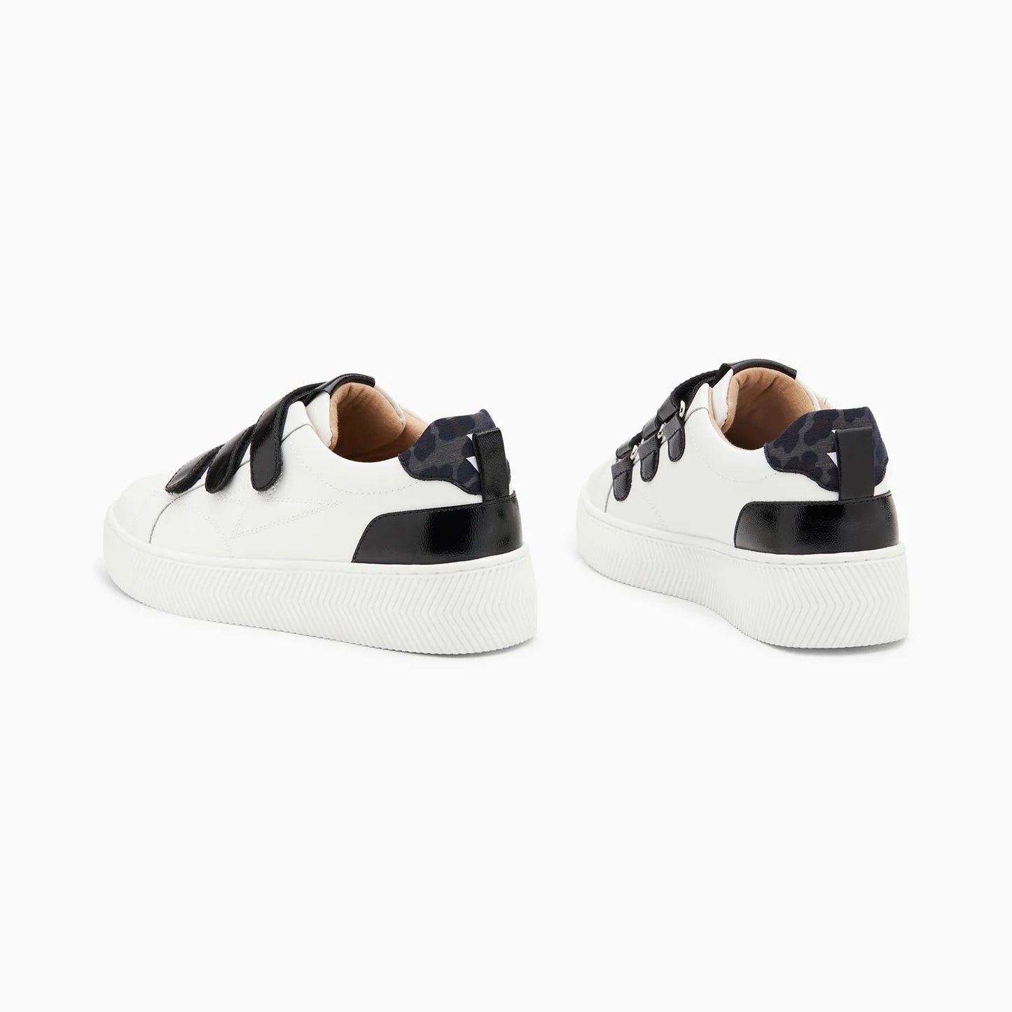 Baskets noires et blanches