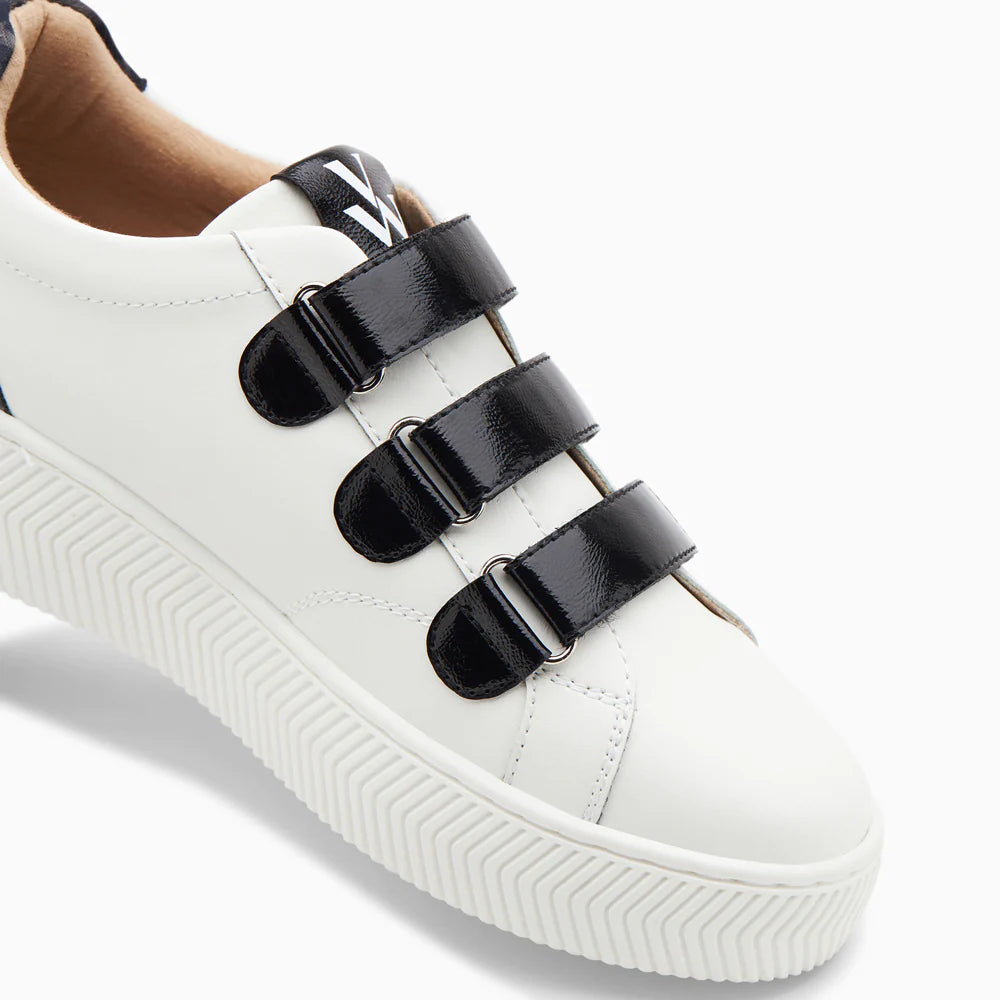 Baskets noires et blanches