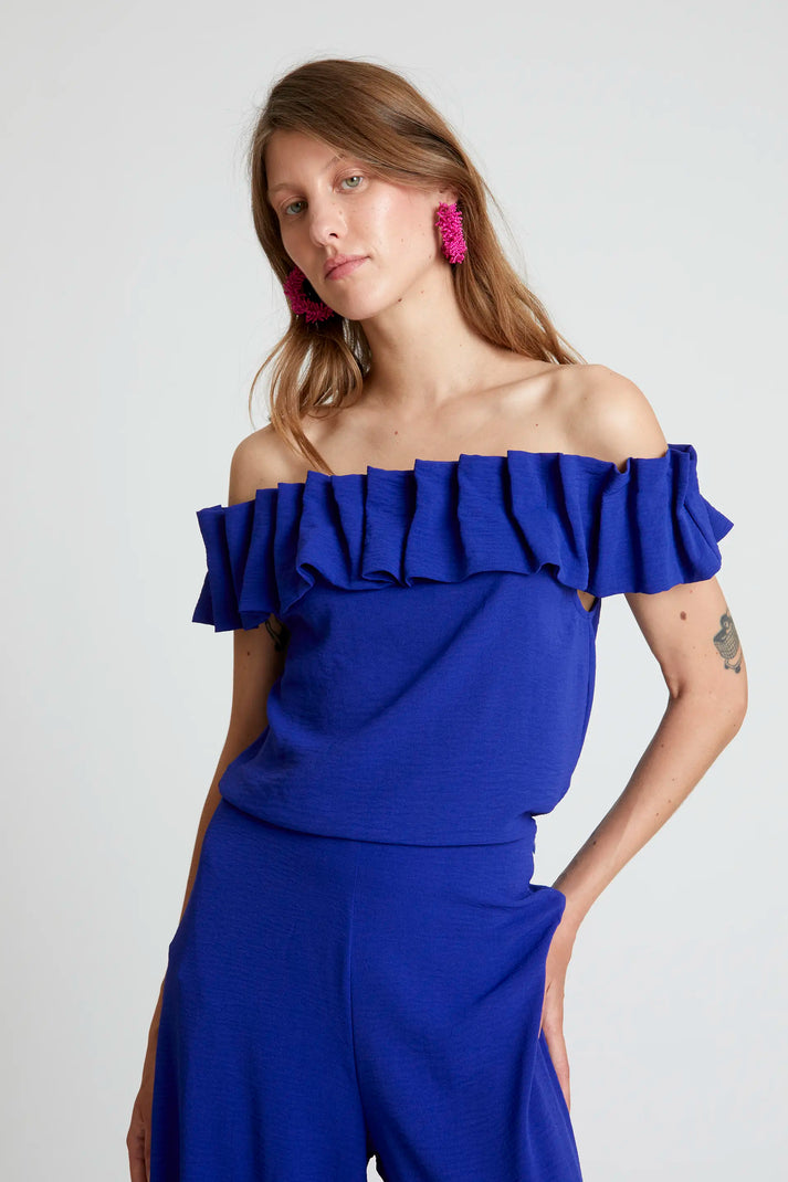Top blu con scollo a barca