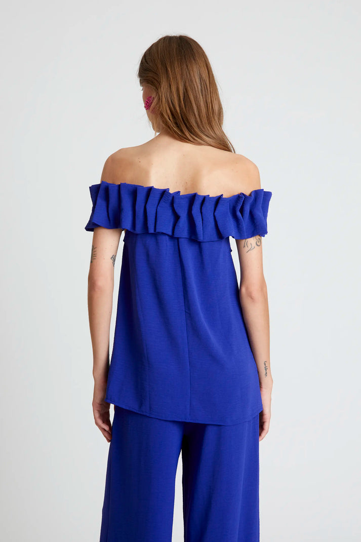 Top blu con scollo a barca