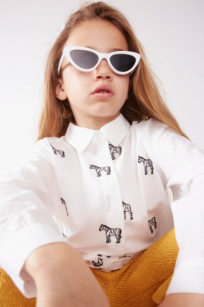 Camicia da bambina con zebra ricamata bianca