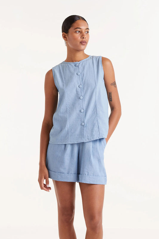 Top con bottoni effetto denim