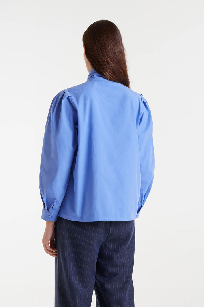 Camicia con fiocco blu in cotone 100%