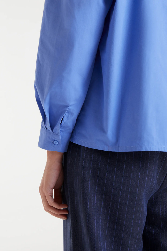 Camicia con fiocco blu in cotone 100%