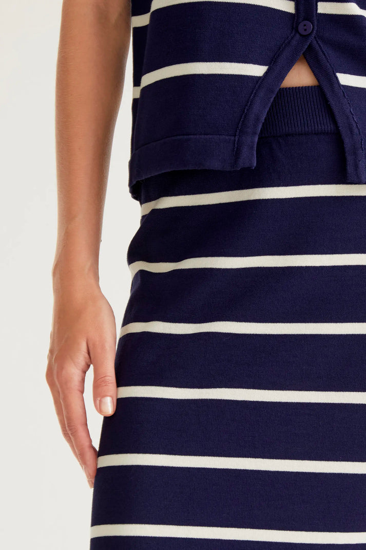 Gonna midi in maglia a righe blu navy e bianche