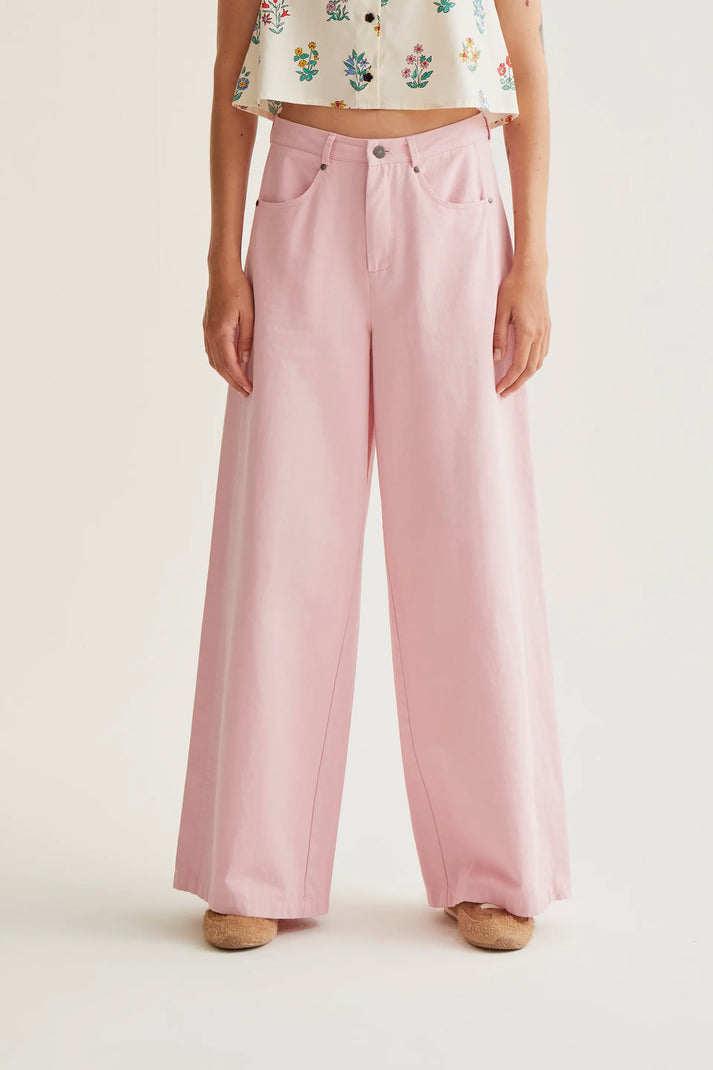 Pantaloni rosa a gamba larga