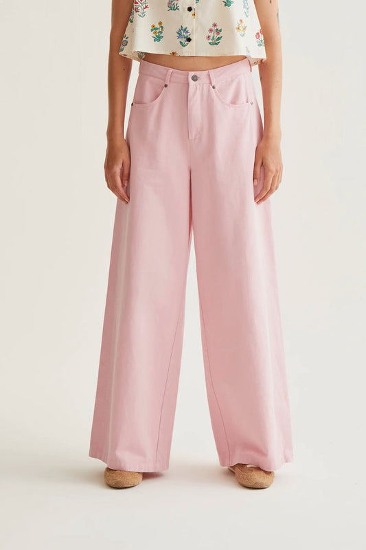 Pantaloni rosa a gamba larga