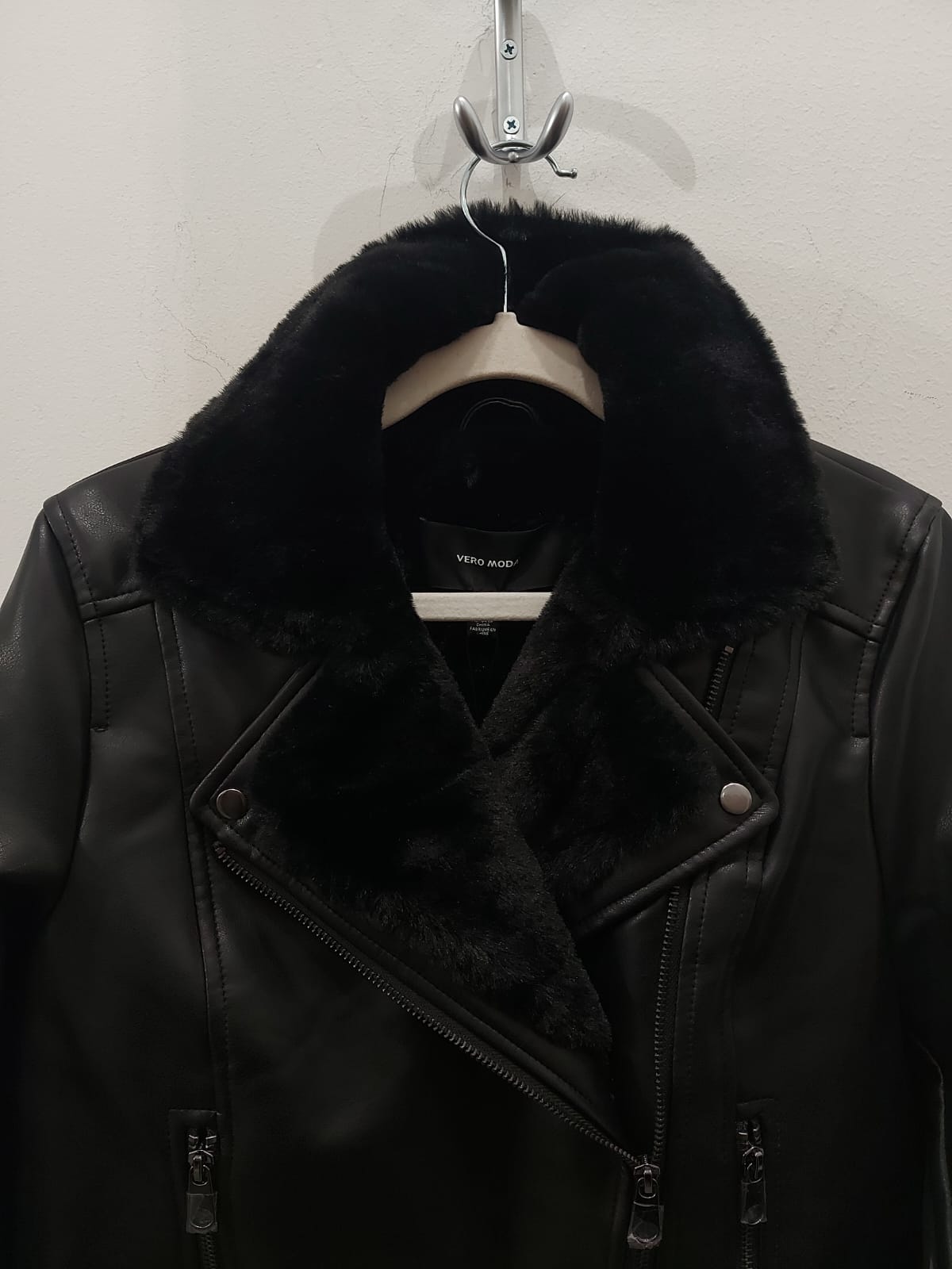 Biker ecopelle con pelliccia interna